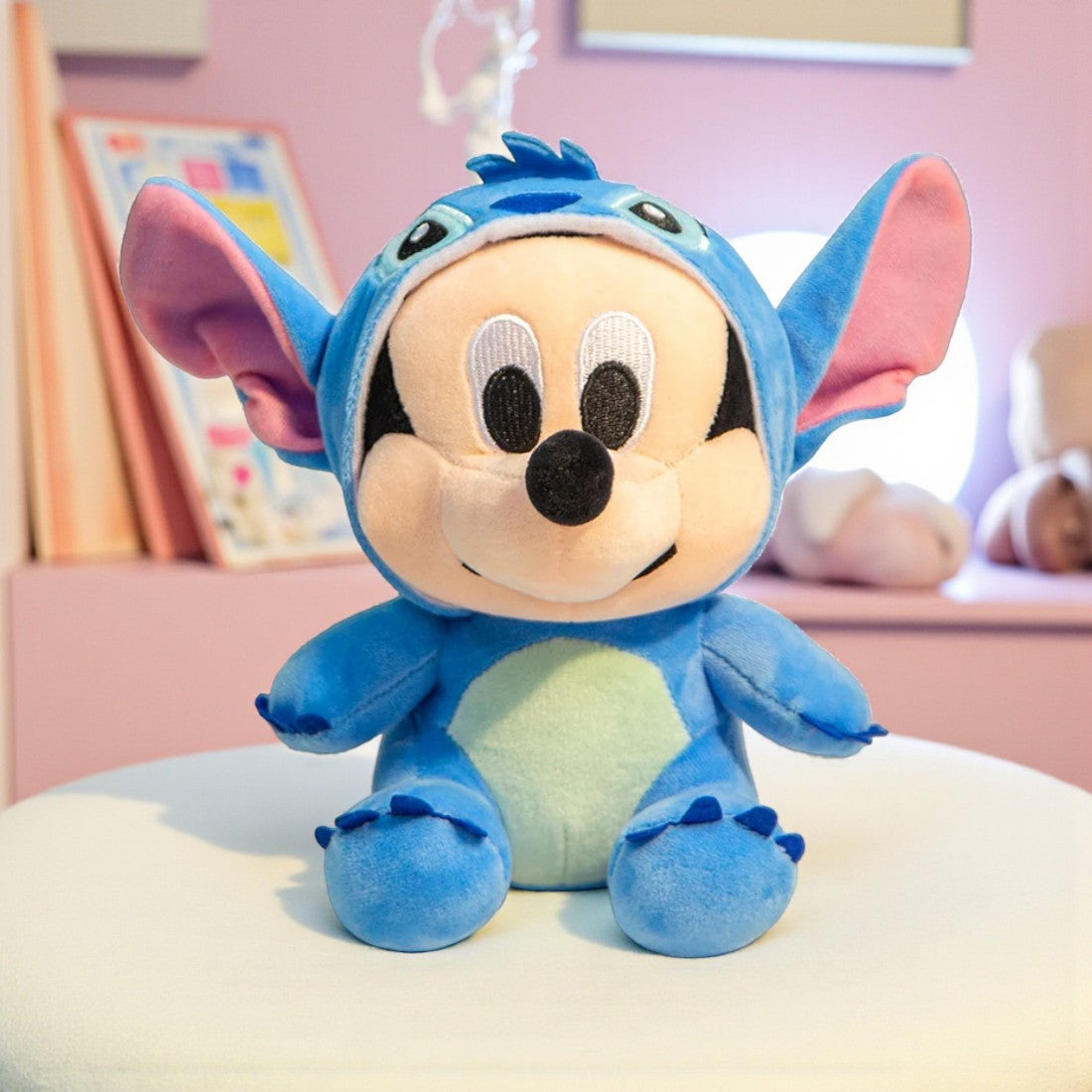 Baby-Mickey-Kuscheltier im Stitch-Kostüm