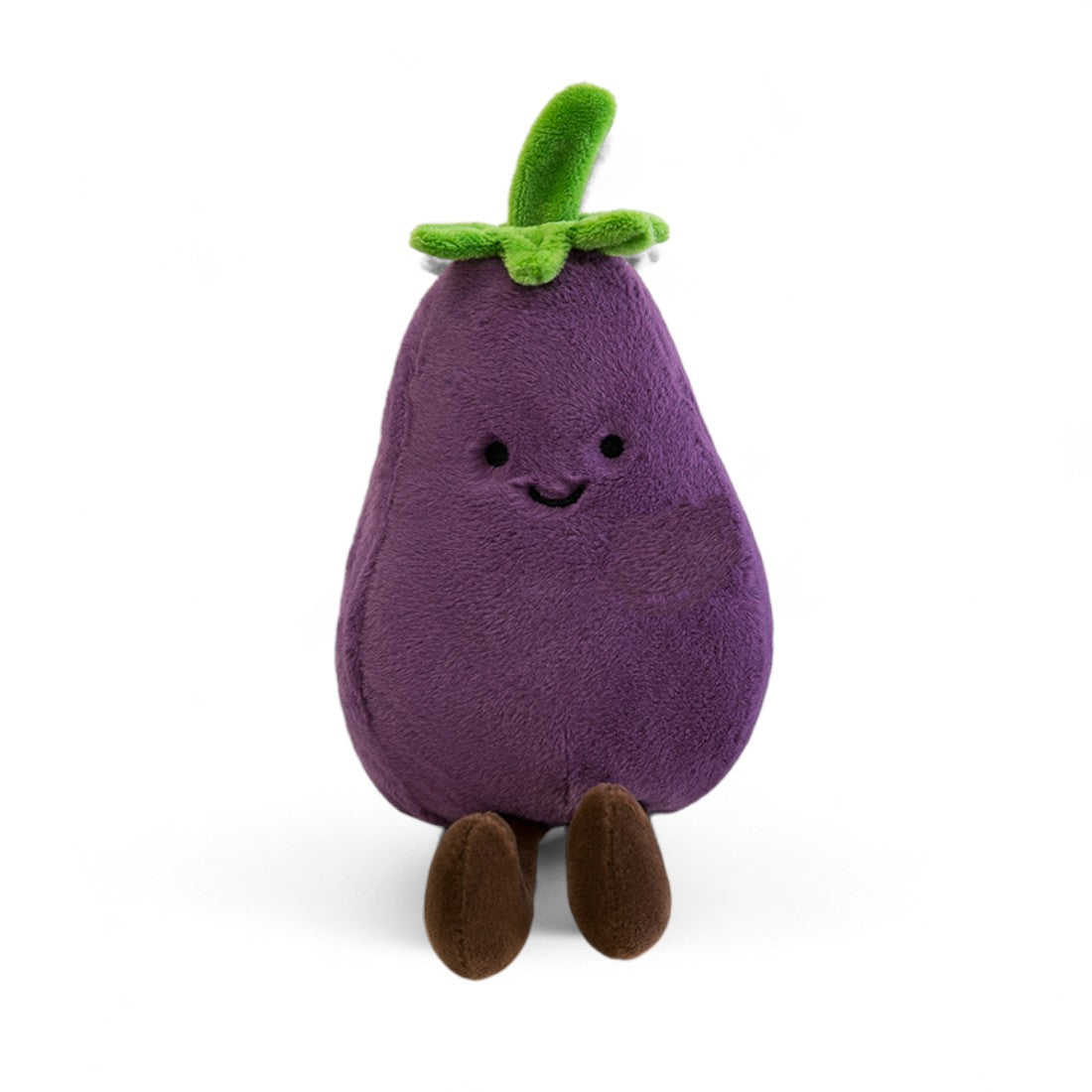 Kuscheltier in Kawaii-Optik, eine violette lächelnde Aubergine mit grünen Blättern und kleinen braunen Beinen, auf weißem Hintergrund.