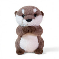 Kuscheltier Otter, braun und weiß, aus Baumwolle, weich und lächelnd, sitzend auf weißem Hintergrund.