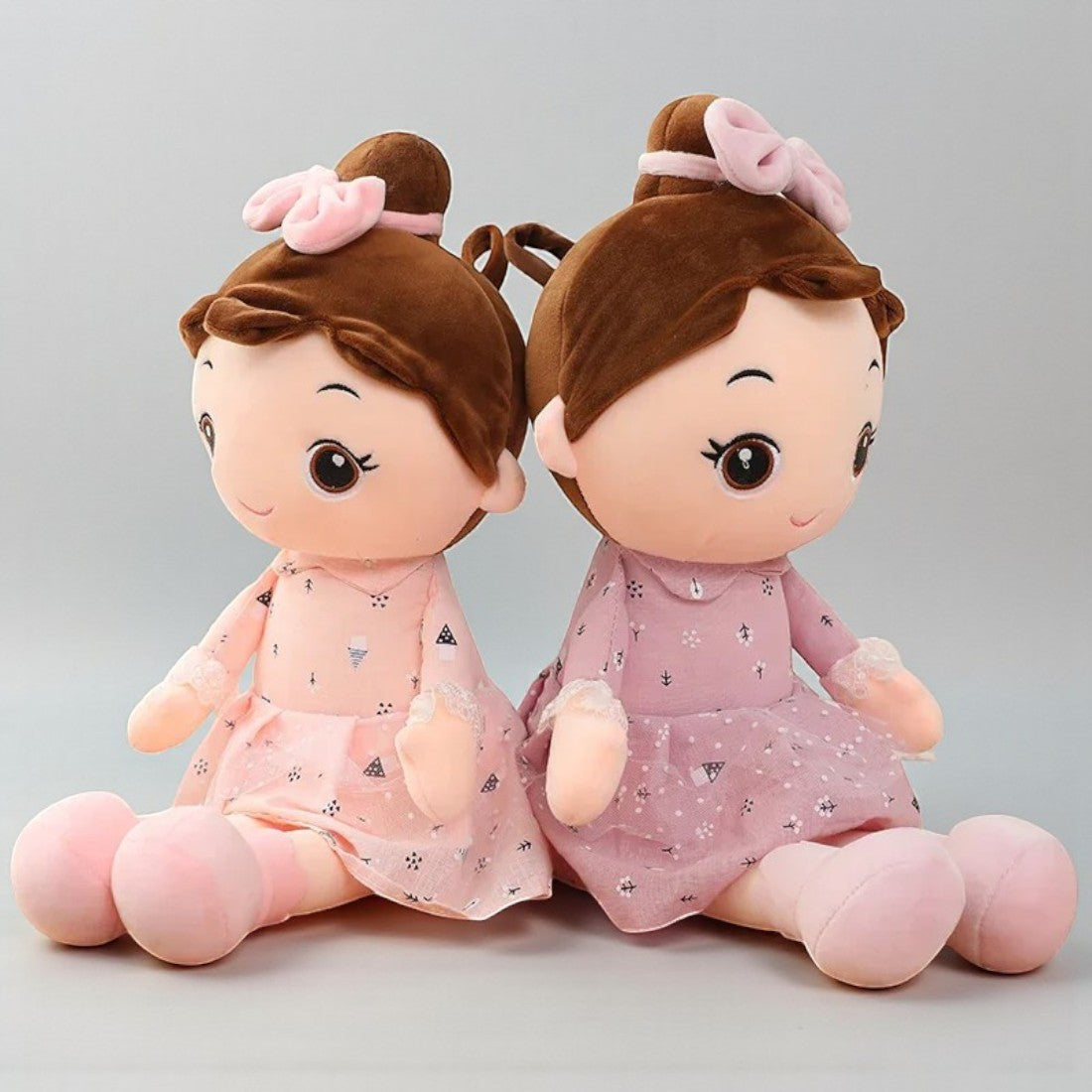 Plüschpuppe kleines Mädchen im Kleid
