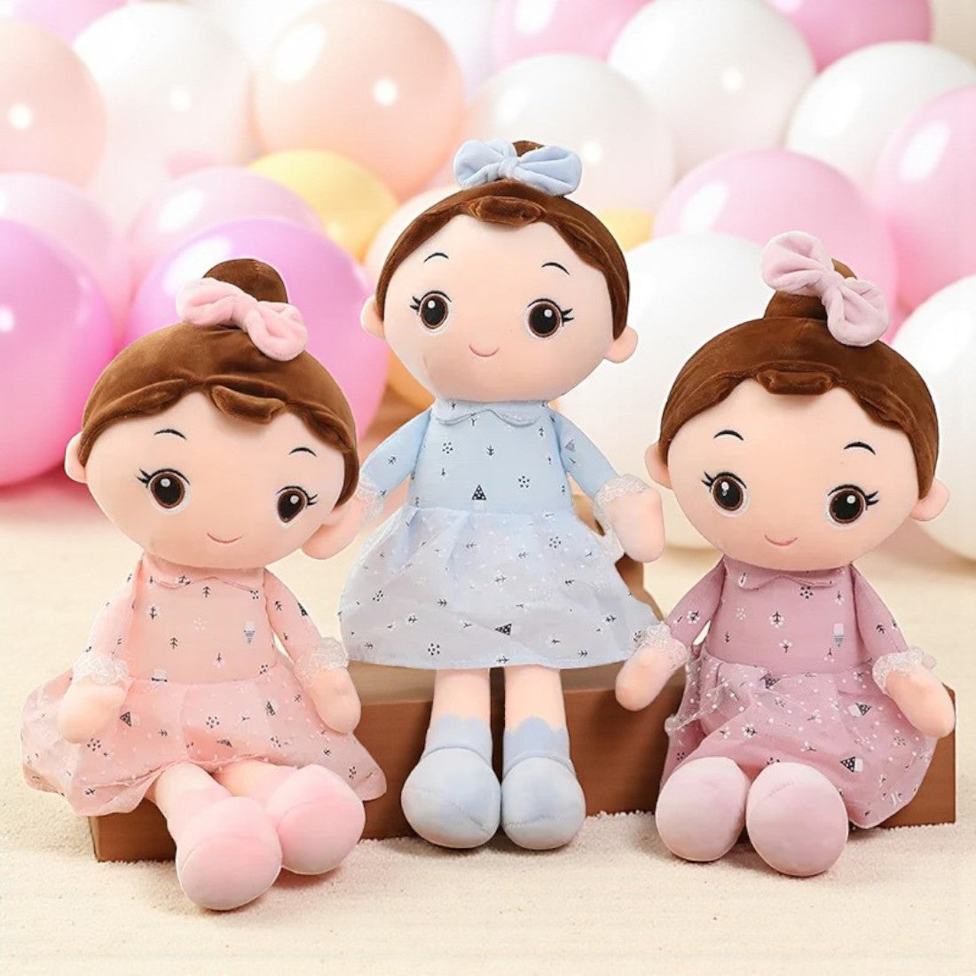 Plüschpuppe kleines Mädchen im Kleid