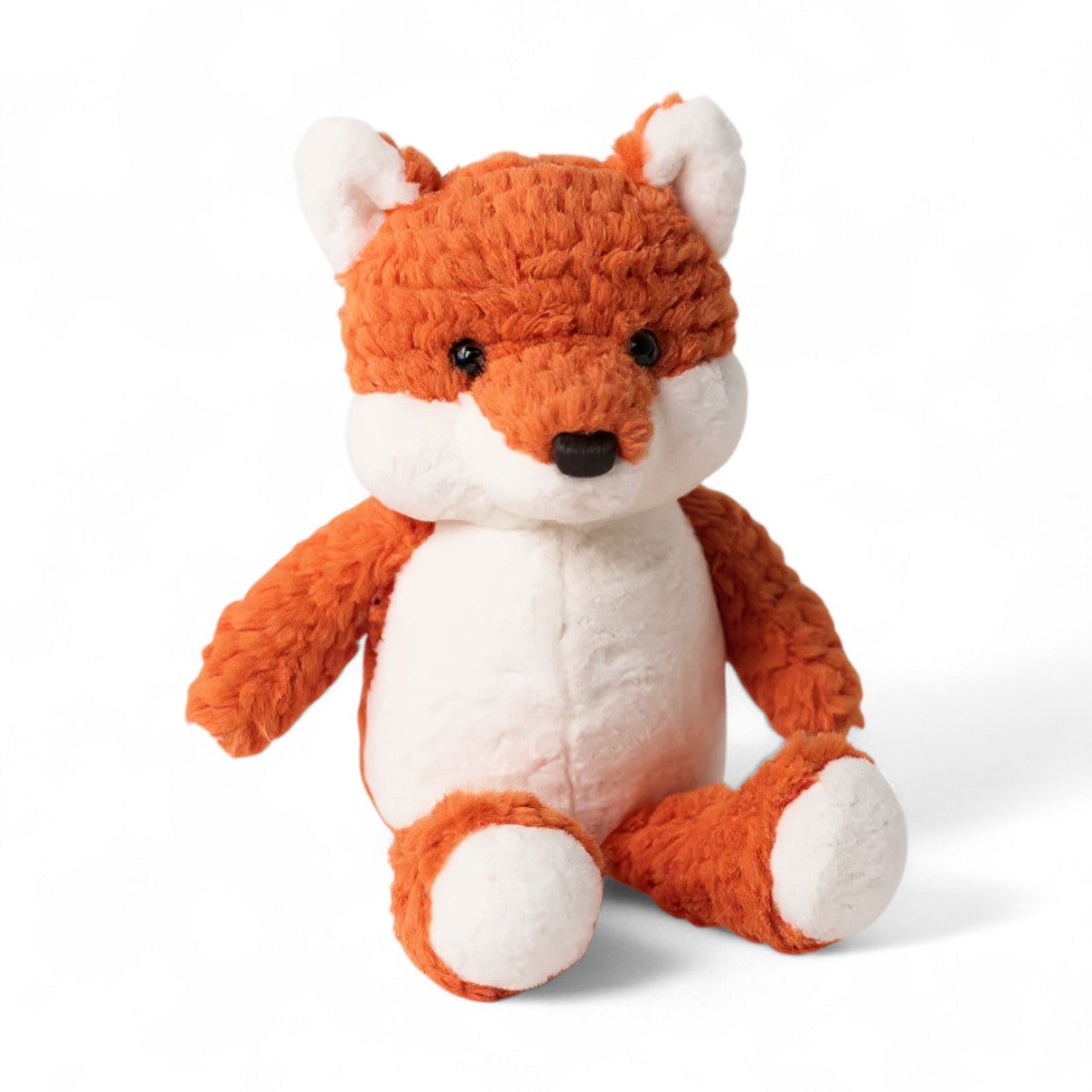 Rotes und weißes Fuchs-Kuscheltier, schwarze Schnauze, aufgestellte Ohren, sitzend auf weißem Hintergrund.