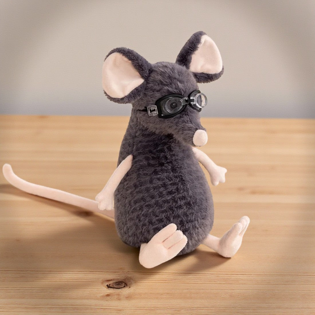 Maus Kuscheltier grau Entdeckerin