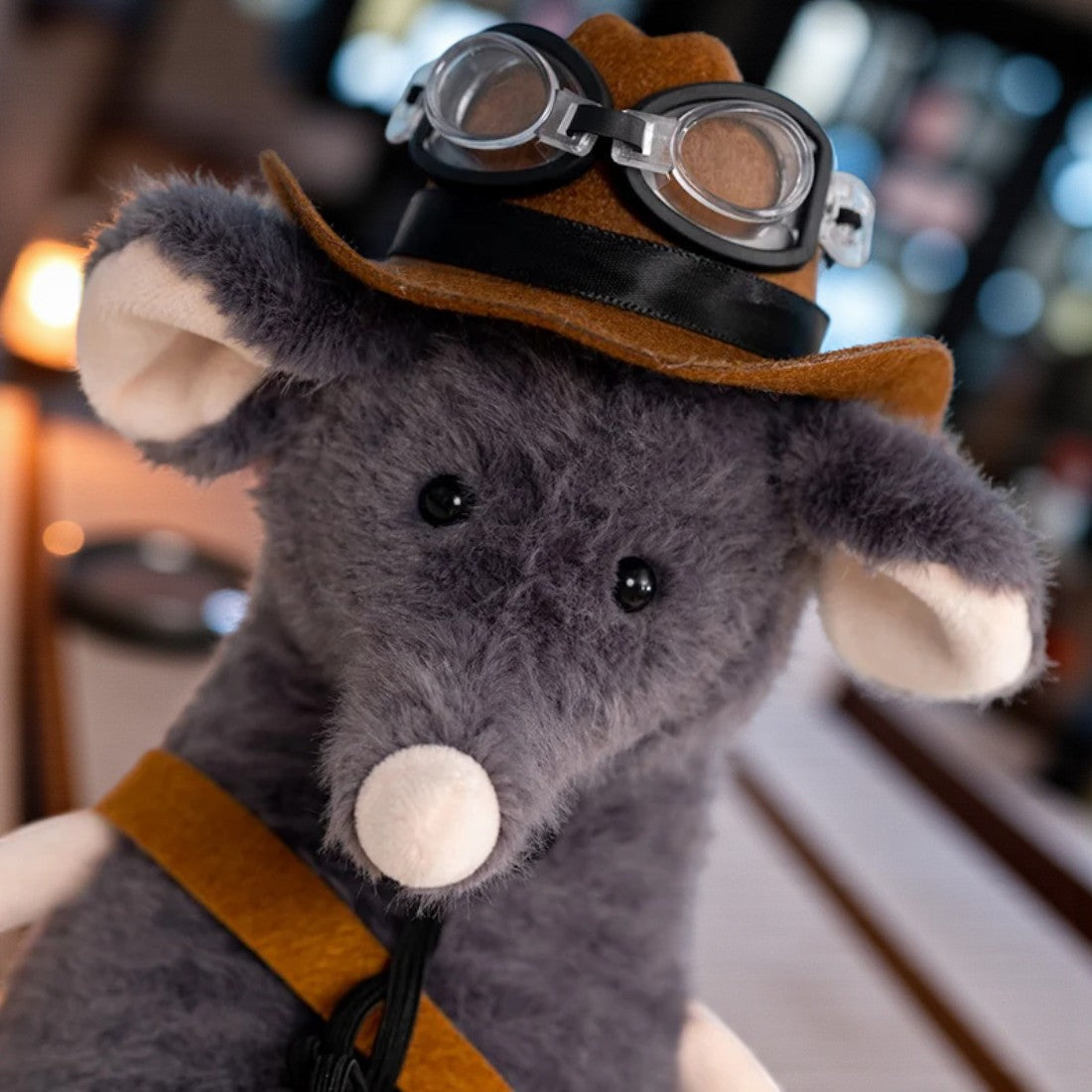 Maus Kuscheltier grau Entdeckerin