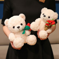 Teddybär Kuscheltier romantisch mit Blumenstrauß