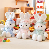 Bezauberndes Hasen Kuscheltier mit Blumenkleid