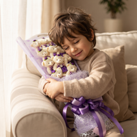 Weißer Bären-Kuscheltier Bouquet mit violetter Box - Verwendung gemütlich zu Hause