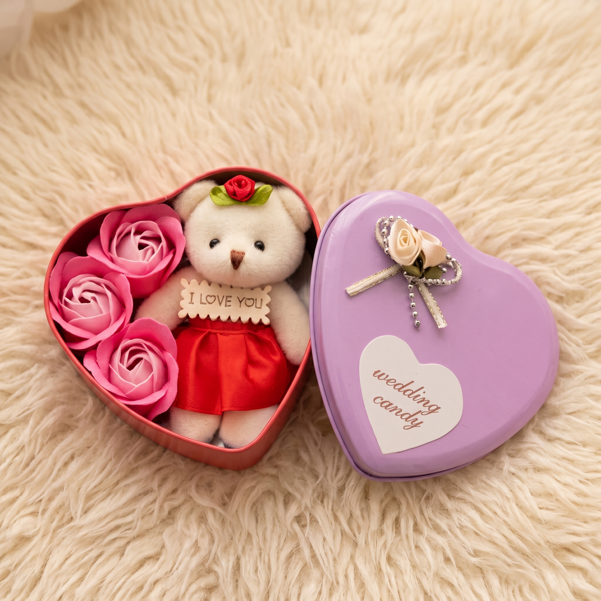 Liebes-Geschenkbox Teddybär Kuscheltier mit Rosen - Material-Detail