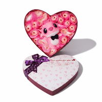 Angel Kuscheltier Geschenkbox Valentinstag - Frontalansicht auf weißem Hintergrund