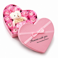 Seifenrosen Geschenkbox mit Teddybär Kuscheltier Herz - Rosa