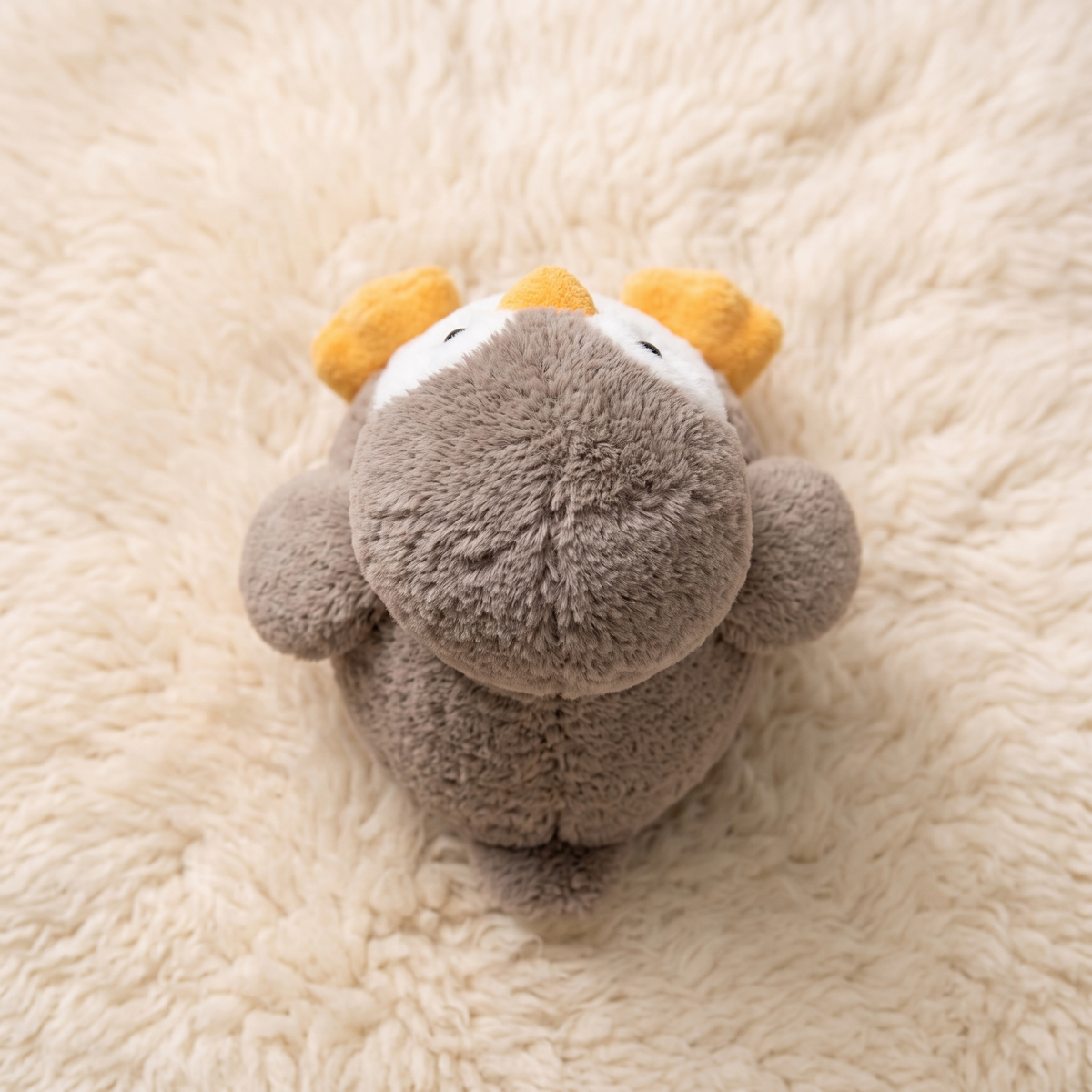 Flauschiges Pinguin Kuscheltier - Detailansicht Material