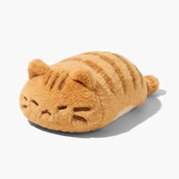 Gestreiftes orangefarbenes Katze Kuscheltier - Weißer Hintergrund seitlich