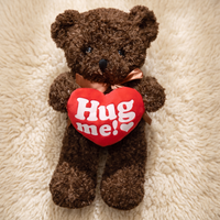 Großer Teddybär Kuscheltier mit Hug-Me-Herz - Material-Detail