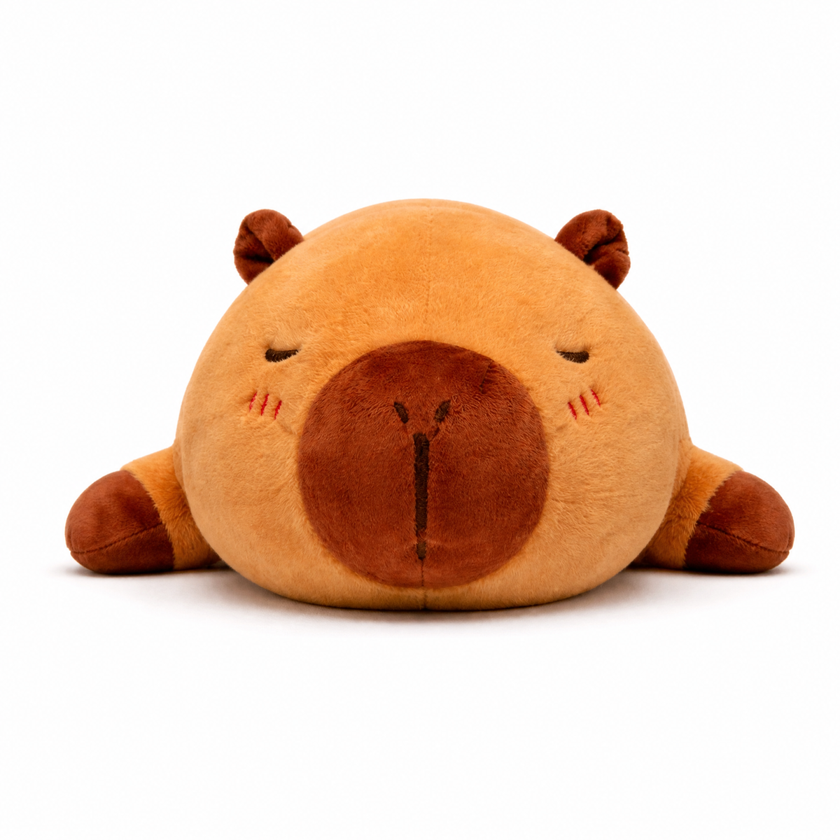 Plüschkissen Capybara liegend weich - Frontalansicht auf weißem Hintergrund