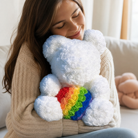 Rosenbär Kuscheltier Weiß mit Regenbogenherz 40 cm - Verwendung in gemütlichem Interieur