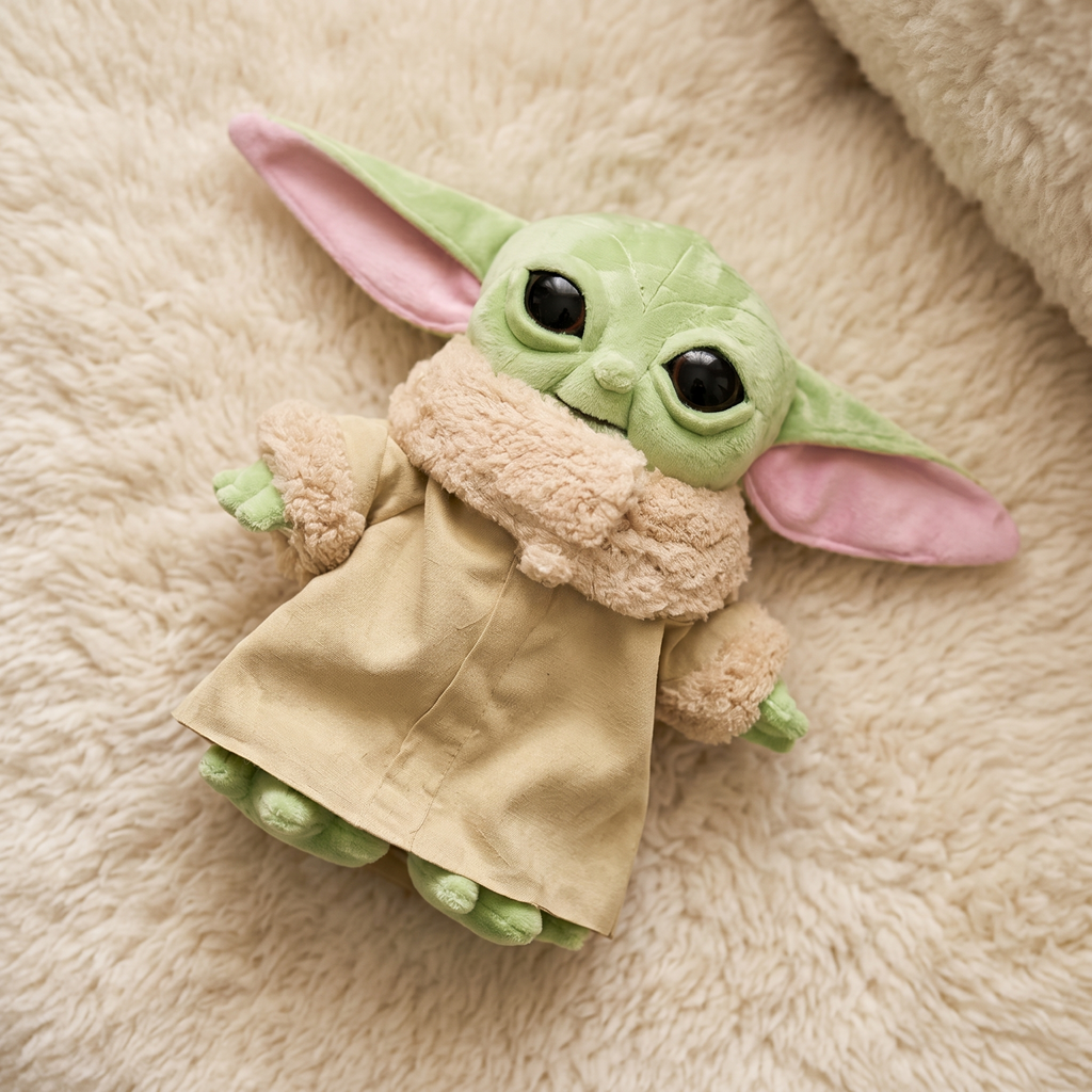 Baby Yoda Kuscheltier 20cm mit beigem Kleid - Detailansicht Material