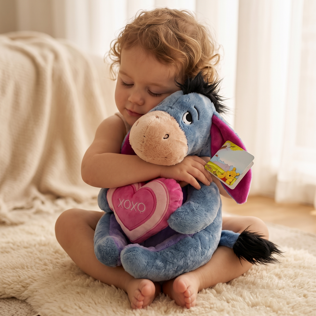 I-Aah Disney Kuscheltier mit XOXO-Herz - Verwendung in gemütlichem Interieur
