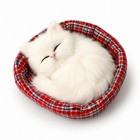 Schlafende Katze Kuscheltier mit Deko-Körbchen - Modell 5