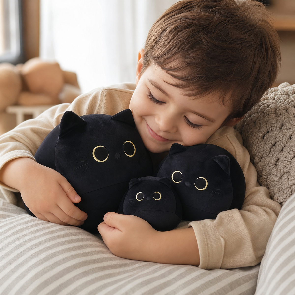 Schwarze Katze Kuscheltier mit großen Augen - Verwendung gemütlich drinnen