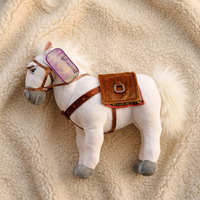 Weißes Pferd Kuscheltier Maximus mit Zaumzeug - Detailansicht Material