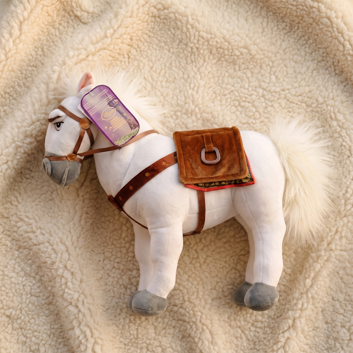 Weißes Pferd Kuscheltier Maximus mit Zaumzeug - Detailansicht Material