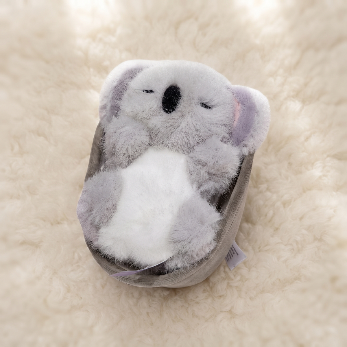 Schlafendes Koala Kuscheltier mit gemütlichem Nest - Detailansicht Material
