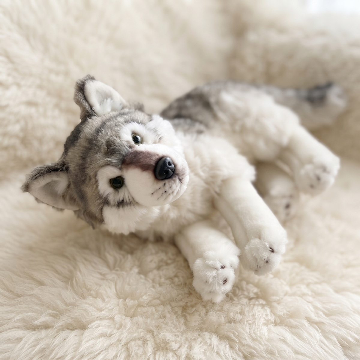 Sitzendes Wolf Kuscheltier realistisch 27cm - Detail Material