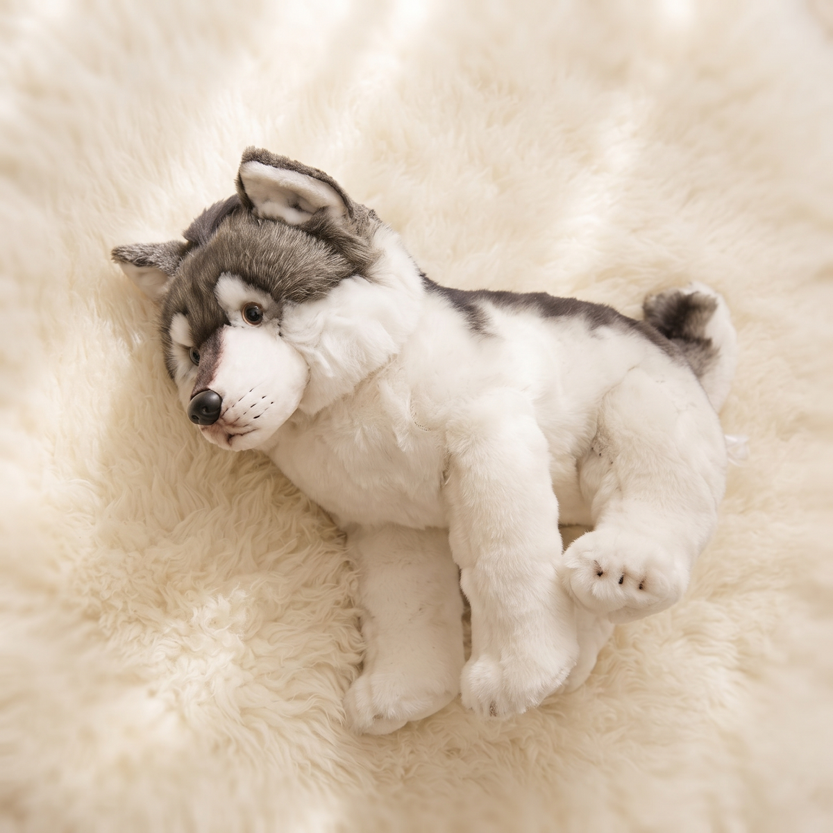 Grau-weißes Wolf Kuscheltier 38 cm - Detail Material