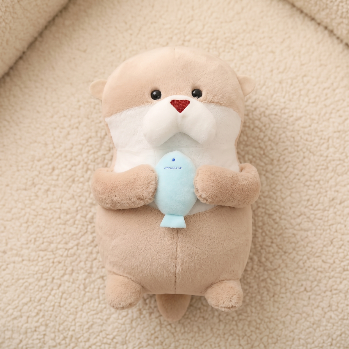 Otter Kuscheltier mit Fisch - Detail Material