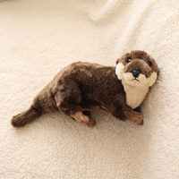 Naturgetreues braunes Otter Kuscheltier 40 cm - Materialdetail