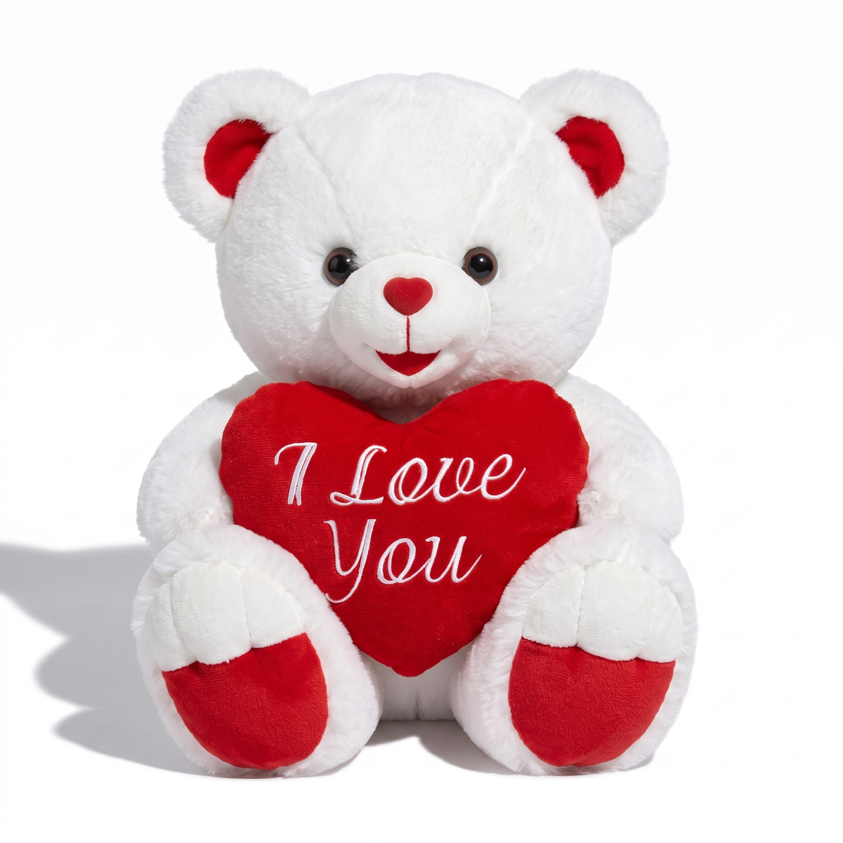 Weißes Bärchen Kuscheltier mit I-Love-You-Herz in Rot - weißer Hintergrund Frontalansicht