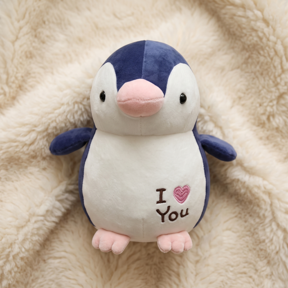 Pinguin Kuscheltier I Love You - Detailansicht Material