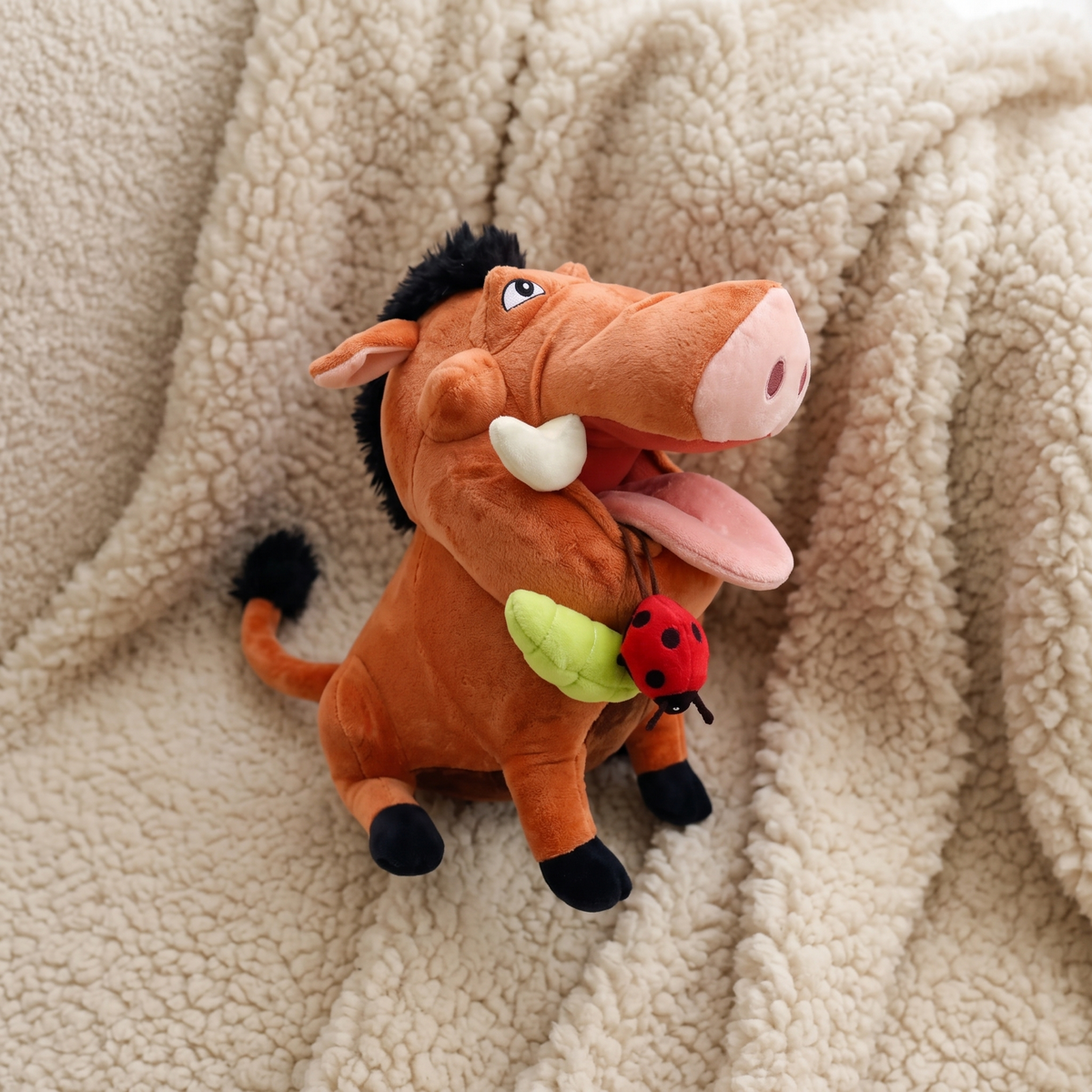 Pumbaa Kuscheltier König der Löwen 37 cm - Detail Material