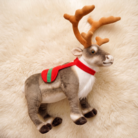 Weihnachts-Rentier Kuscheltier mit festlichem Schal - Materialdetail