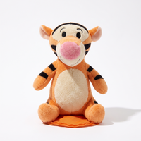Tigger Kuscheltier Magnetisch für die Schulter - Weißer Hintergrund frontal