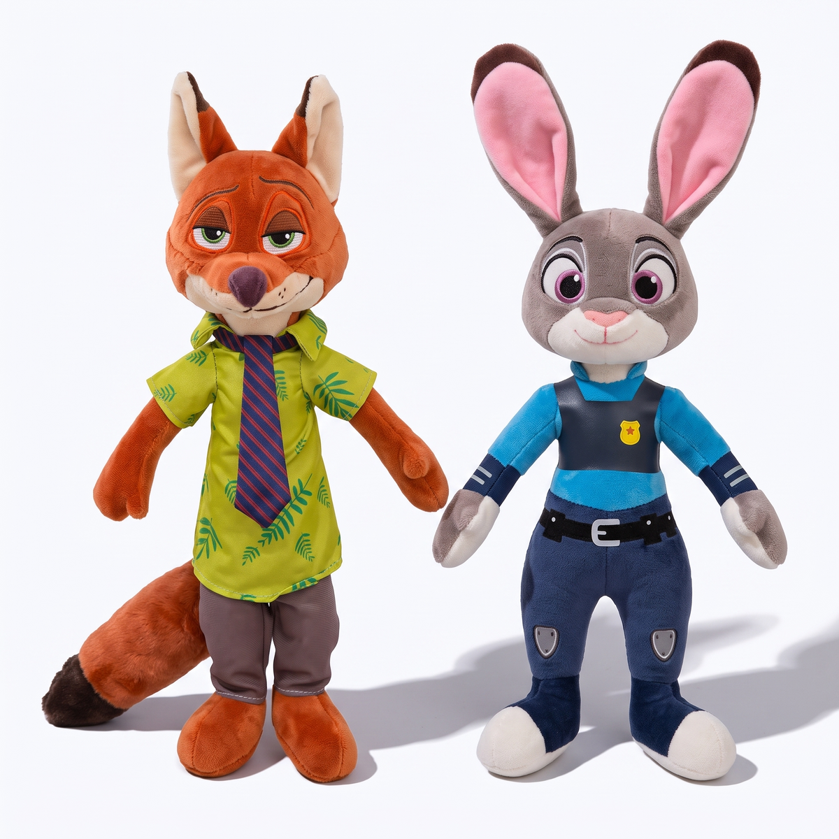 Zoomania Kuscheltiere Nick Wilde und Judy Hopps - Frontalansicht auf weißem Hintergrund