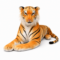 Riesiges lebensechtes Tiger Kuscheltier - Weißer Hintergrund Frontal