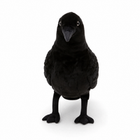 Schwarzes Rabe Kuscheltier Halloween Deko - Weißer Hintergrund frontal